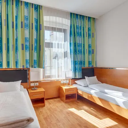 Отель Hotel Central Инсбрук