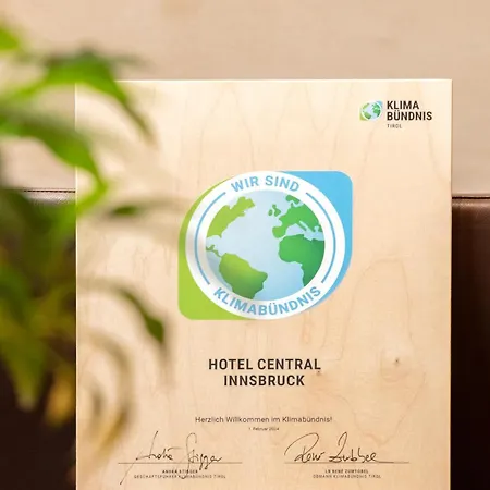 מלון Hotel Central 4*