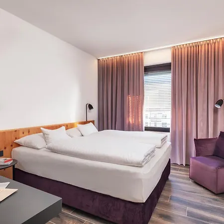 מלון Hotel Central
