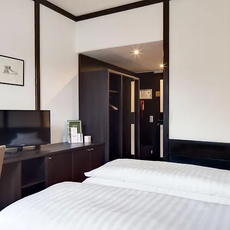 Отель Hotel Central