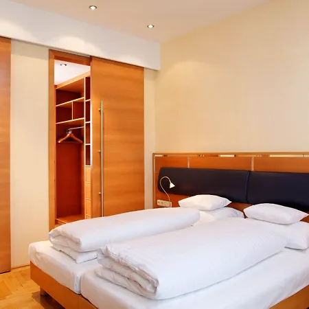 Отель Hotel Central 4*