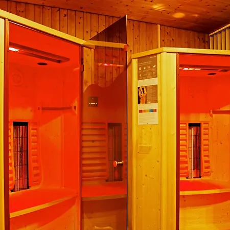 מלון Hotel Central 4*