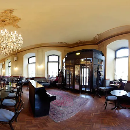 מלון Hotel Central 4*