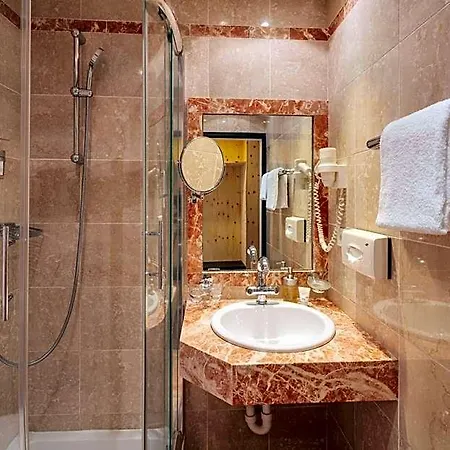 Hotel Central Hotel 4*