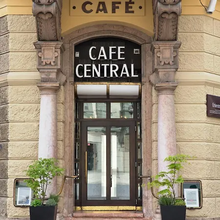 Отель Hotel Central