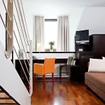 Hotel Central מלון