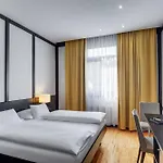 מלון Hotel Central