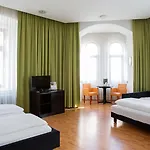 מלון Hotel Central