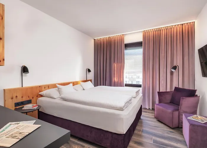 Готель Hotel Central