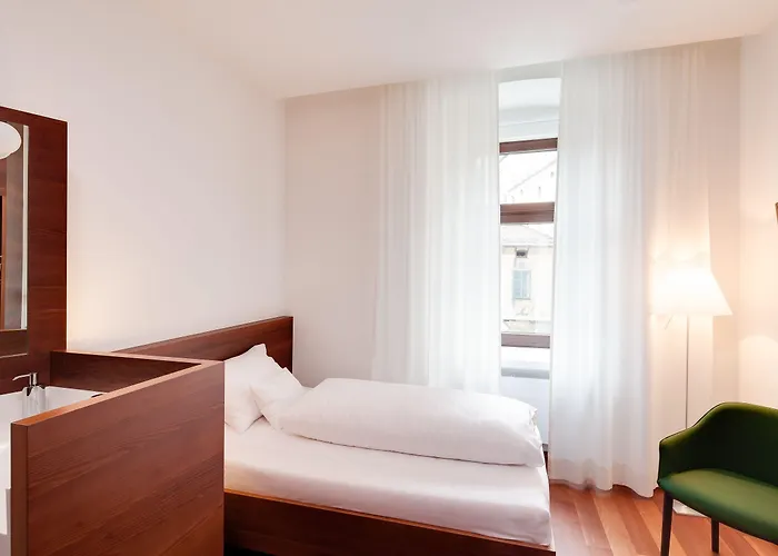 Готель Hotel Central