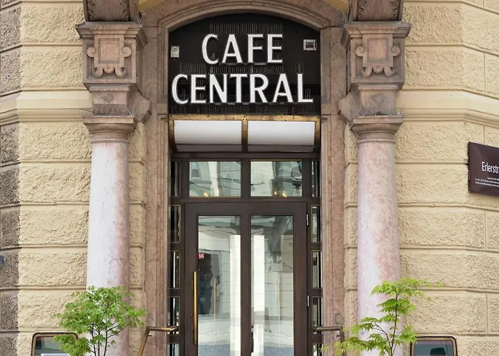 Готель Hotel Central